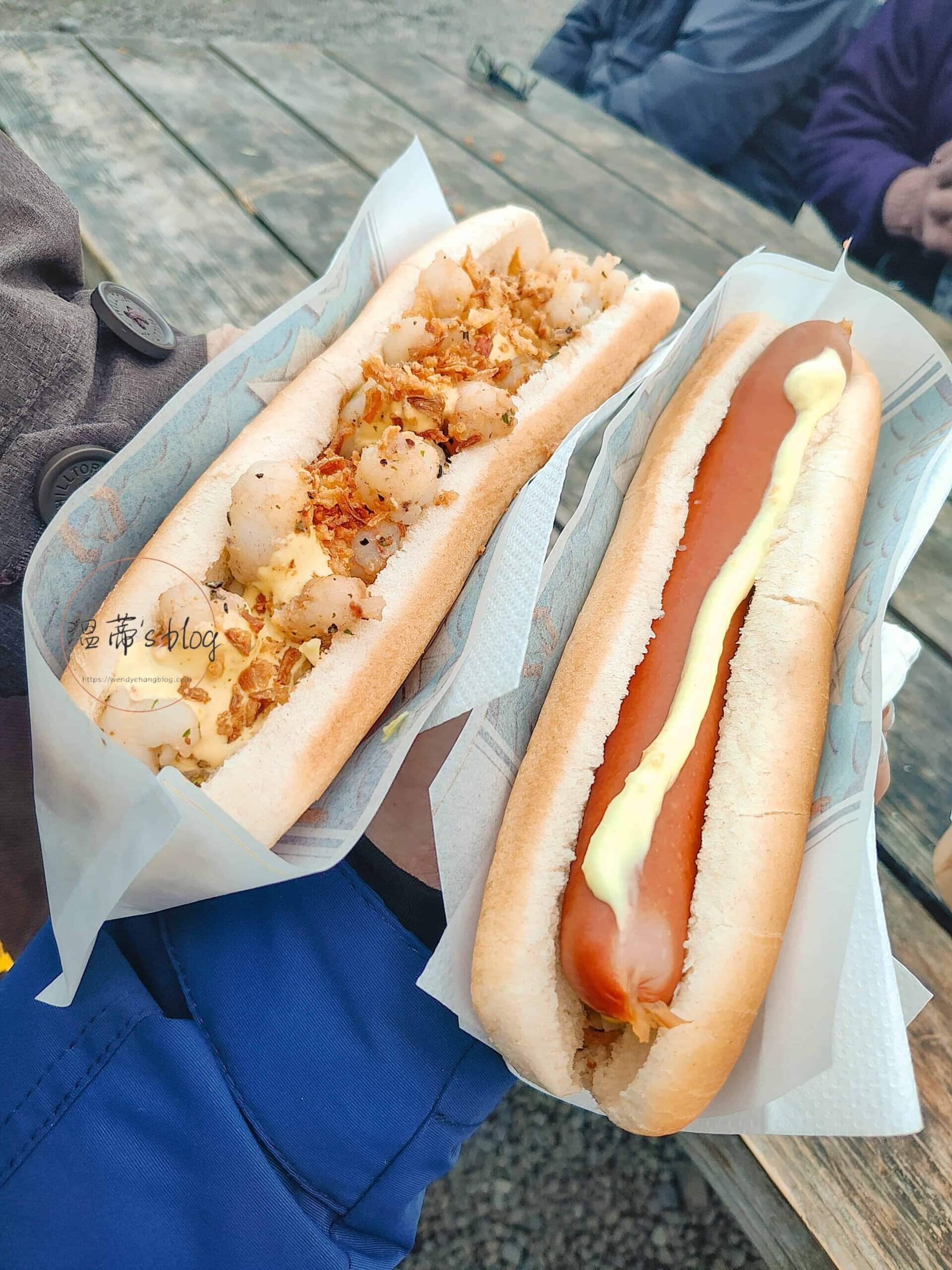 Heimahumar  Hot dog 700 ISK(右邊)、Lobster Roll 2200ISK(左邊)